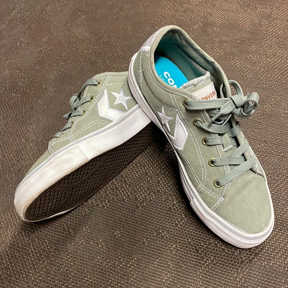 Converse Low top sneakers size 5.5 womens